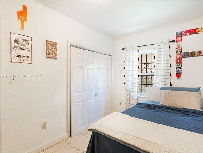Building Photo - 6320 SW 58th Pl
