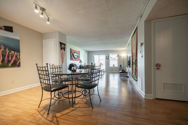 Building Photo - 290 Appleby Dr