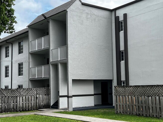 Building Photo - 5102 NW 79th Ave