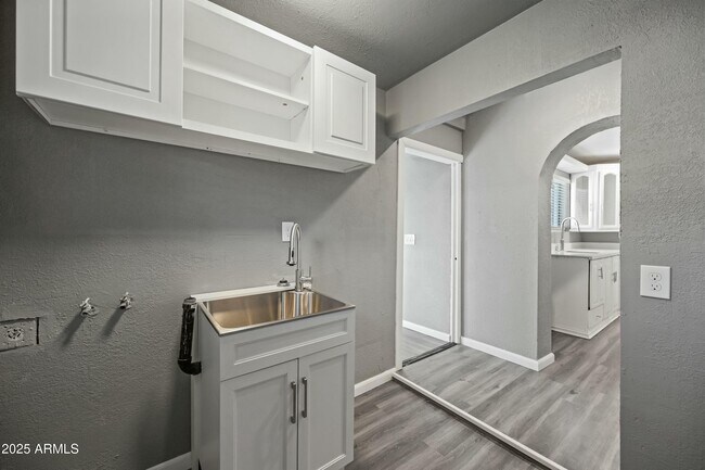 Building Photo - 2601 N 51st St