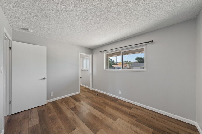 Building Photo - 2565 Pequop St