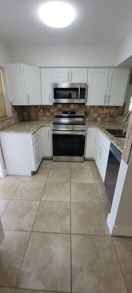 Building Photo - 571 Trade Winds Dr