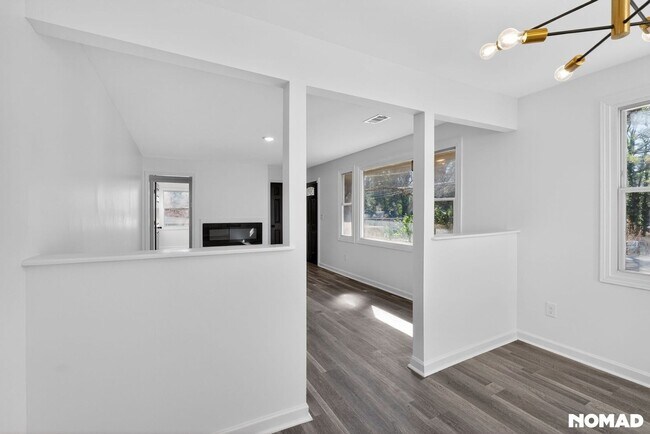 Building Photo - Charming 4BR House in Atlanta