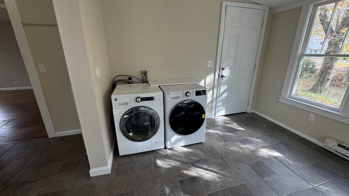 Building Photo - 34 Water Ln