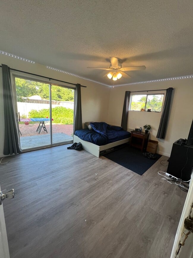 Building Photo - Updated 5 bedroom 3 bathroom house w/ HUGE YARD