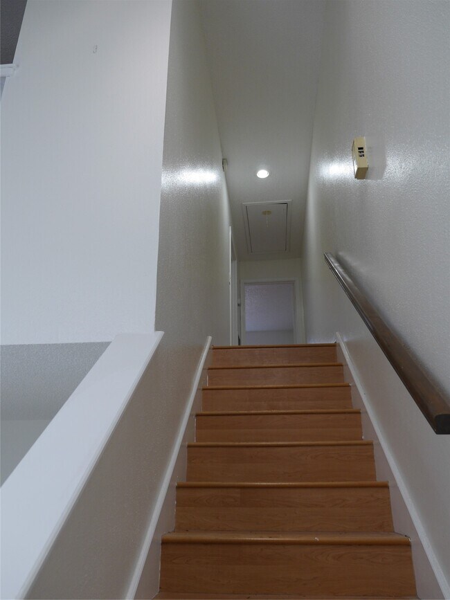 Building Photo - 13840 Hollowgreen Dr