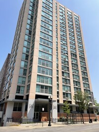 Building Photo - 5600 N Sheridan Rd