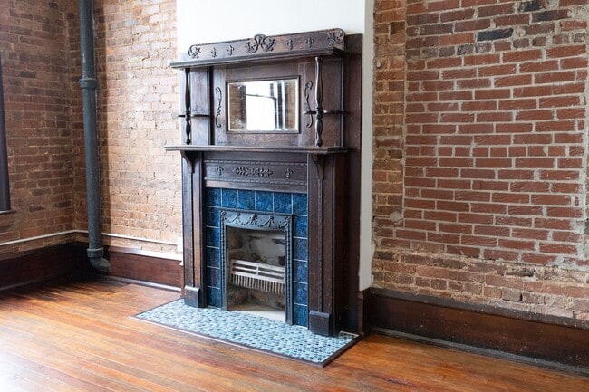 Building Photo - Luxury Living in a Fully Renovated Historic Building