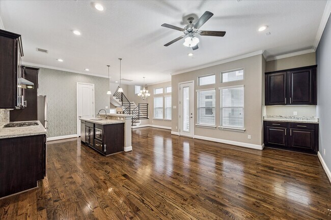 Building Photo - 1113 W 18th St