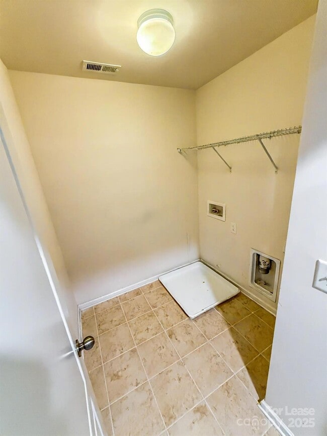 Building Photo - 2752 Sawbridge Ln