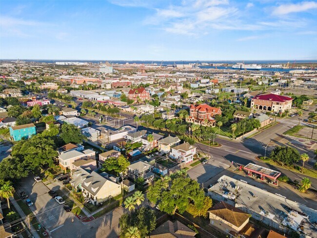 Building Photo - 1015 26th St