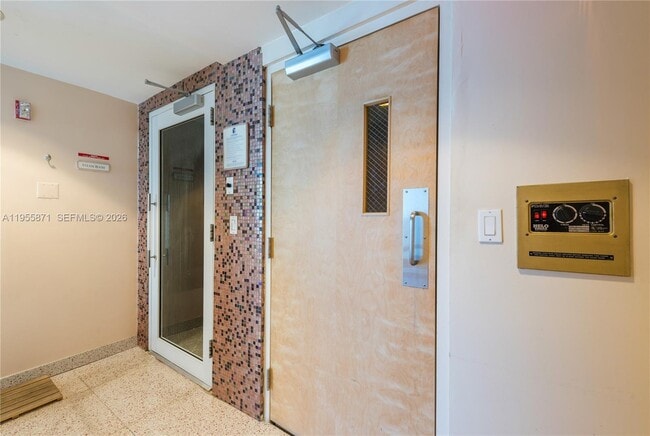 Building Photo - 300 South Pointe Dr