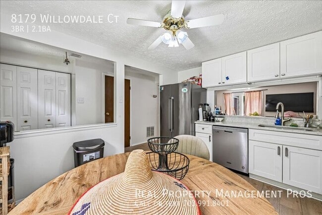 Building Photo - 8179 Willowdale Ct