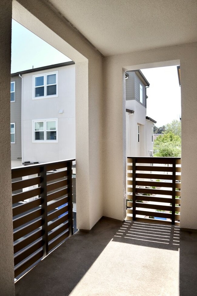 Building Photo - Gorgeous 3-story Townhome Available for Re...