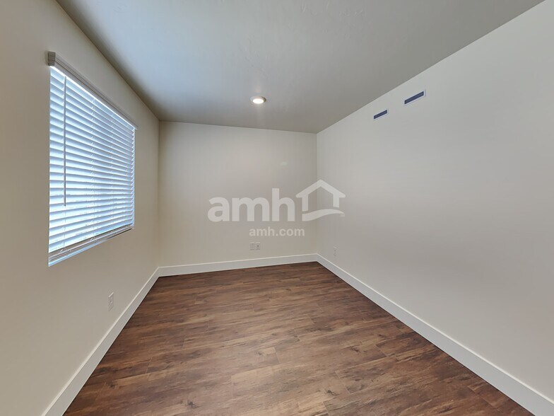 Building Photo - 1349 Marysville Ave