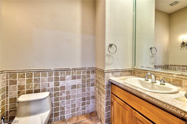 Building Photo - 3 Regent Park Ct