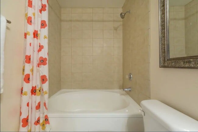 Building Photo - **$500 OFF 1ST MONTH RENT!!** Super Cute 1...