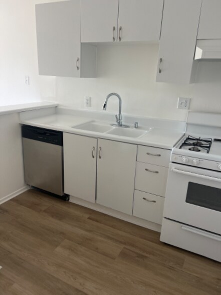 Building Photo - 3568 Vinton Ave