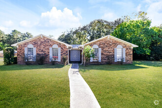 Building Photo - Corner Lot Brick Home in Jackson, MS