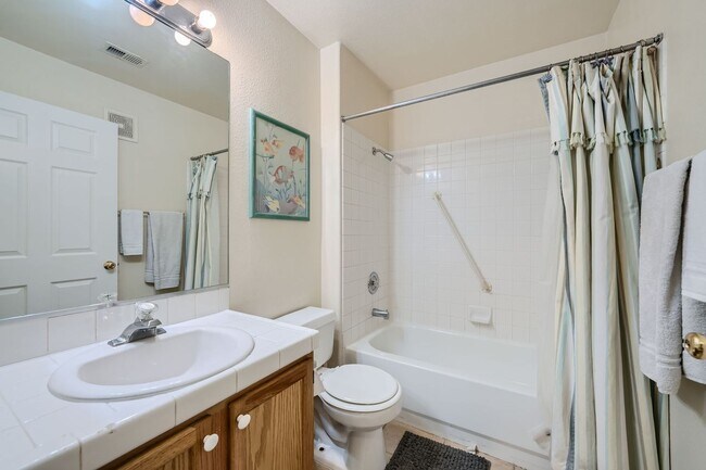 Building Photo - Fully Furnished 2 Bed/2 Bath Condo in Northwest Las Vegas!