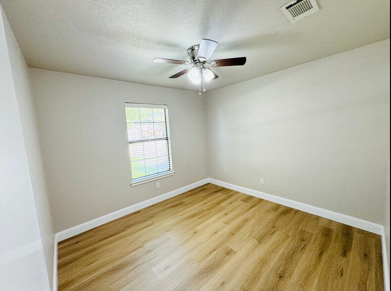 Building Photo - 107 Ginger Ln