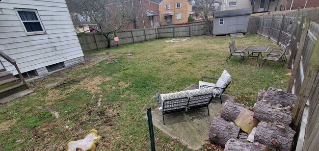 Building Photo - 9-11 Jones St.