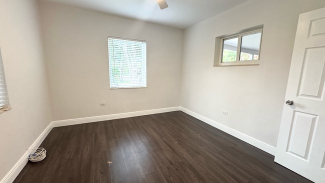 Building Photo - Biscayne Park Duplex