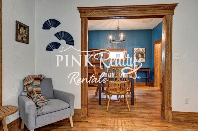 Building Photo - 1610 W Kiowa St