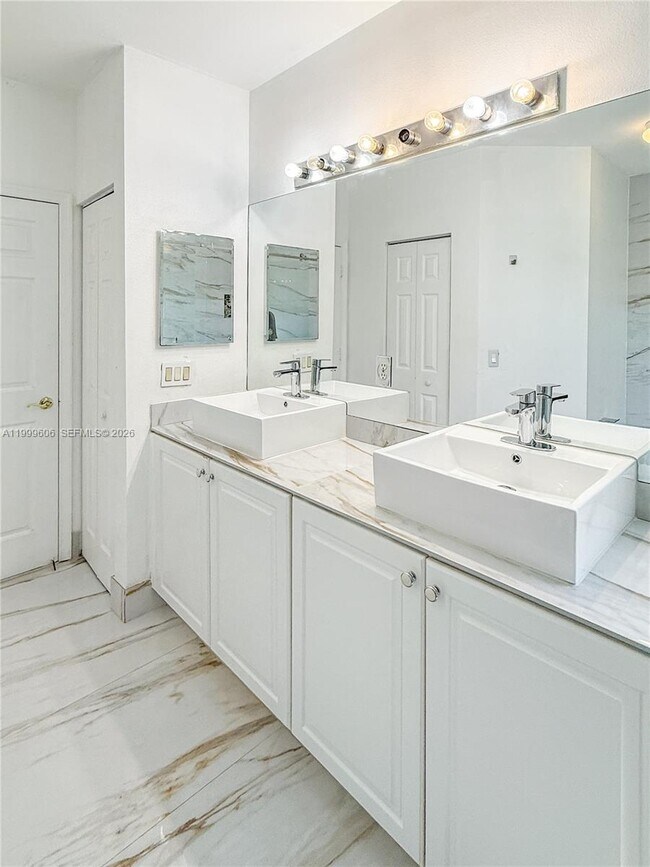 Building Photo - 2579 SW 85th Ave