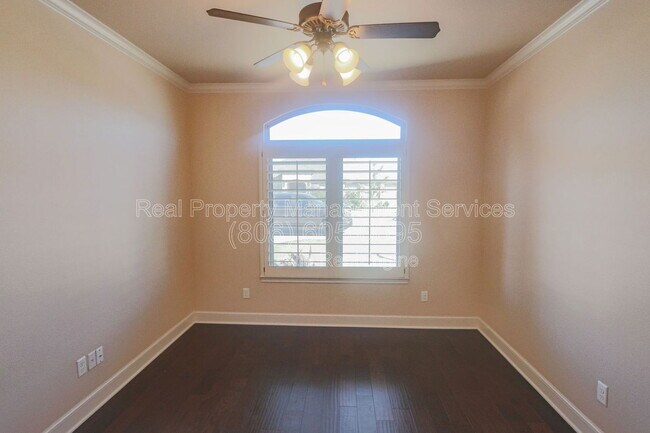 Building Photo - 9604 Justice Ave