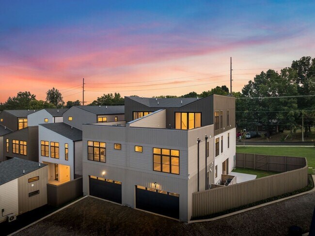 Building Photo - 2305 Eastland Ave