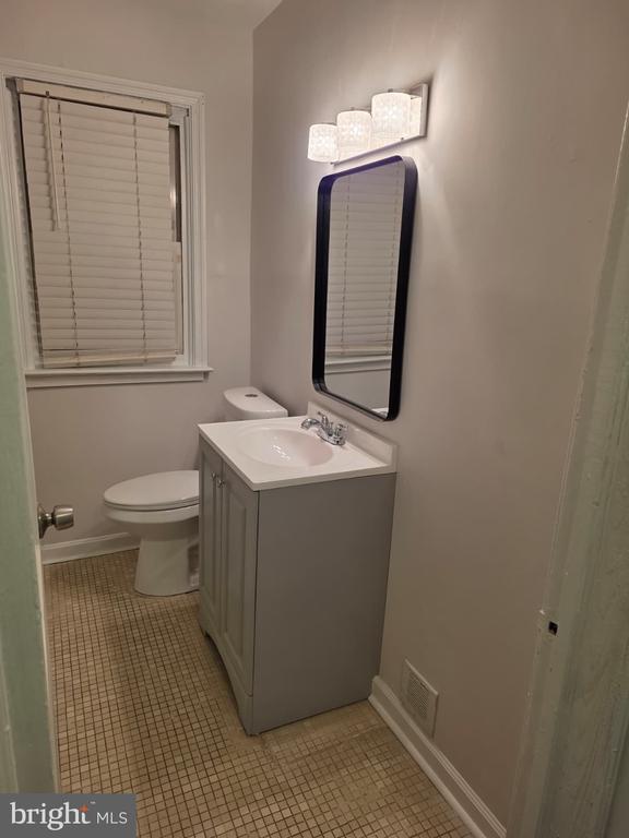 Building Photo - 5927 Leewood Ave