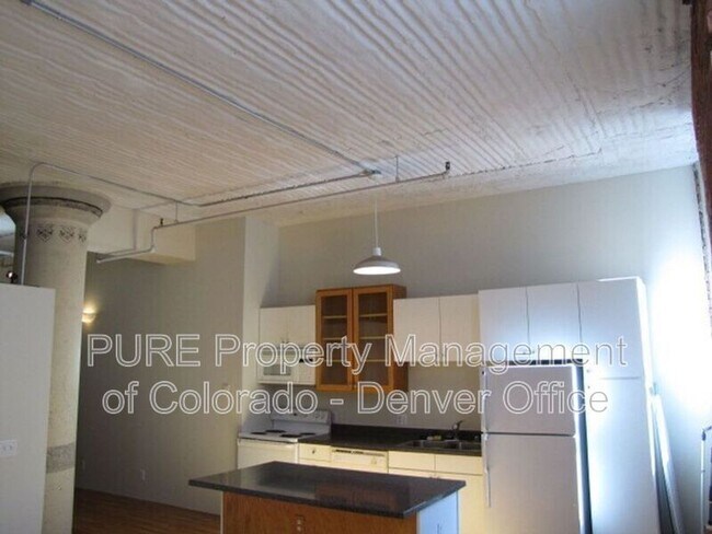 Building Photo - 2261 Blake St