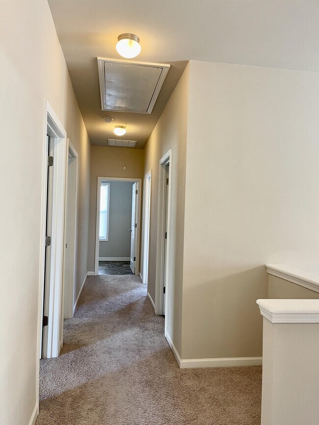 Building Photo - 7260 Silk Tree Pointe