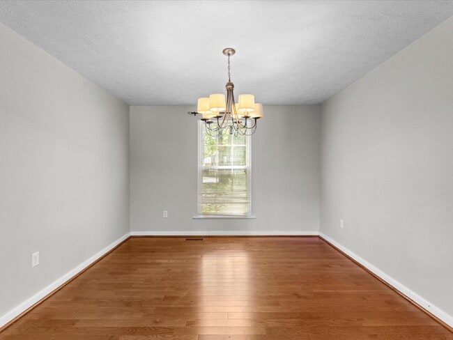 Building Photo - 3513 Castlebury Dr