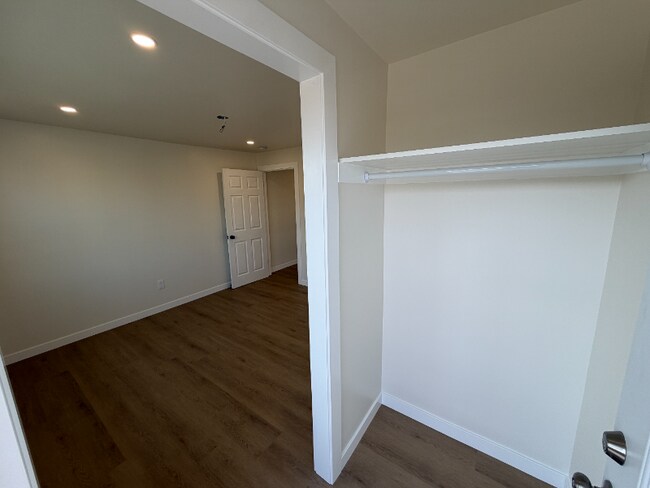 Building Photo - 1443 Linden Ave