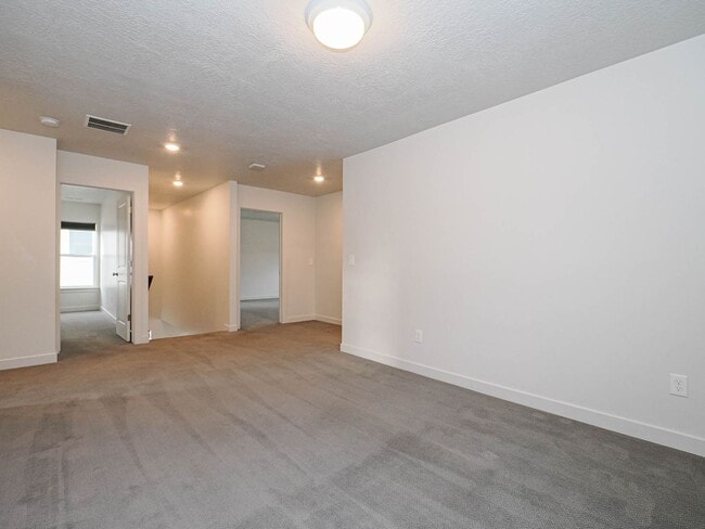 Building Photo - 3 bedroom, 2.5 Bathroom Saratoga Springs Home