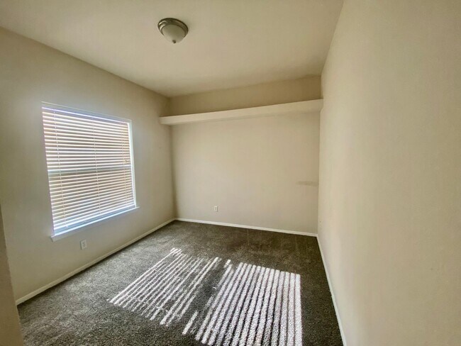 Building Photo - 3328 Green Ridge Ct