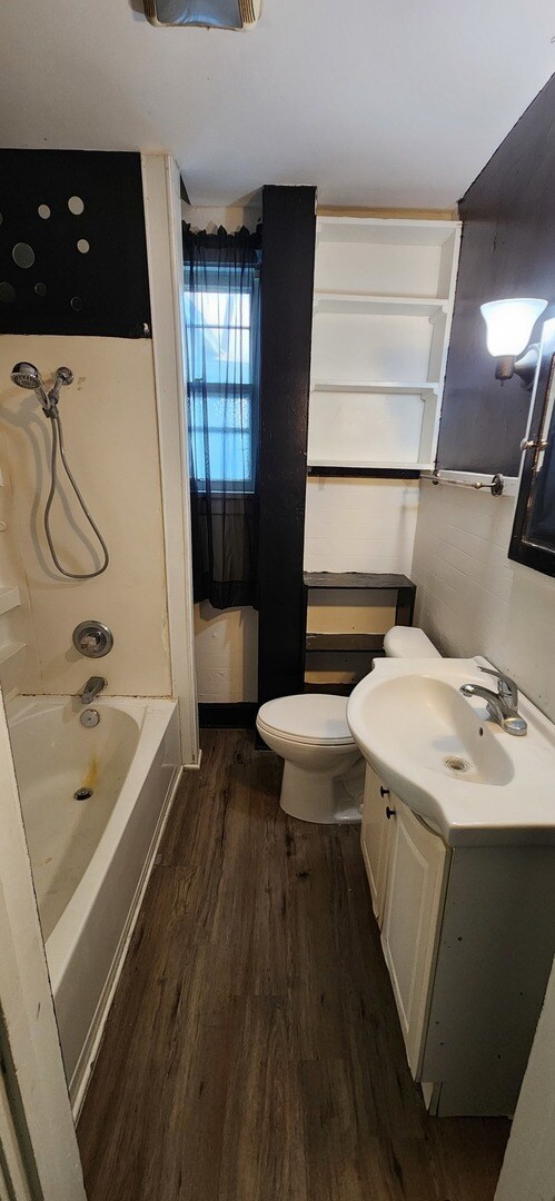 Building Photo - 814 13th Ave S