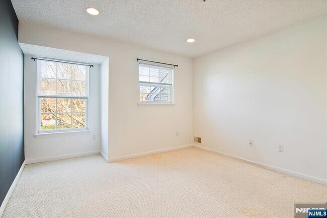 Building Photo - 1125 Hyde Park Ct
