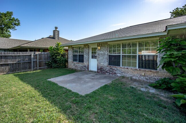 Building Photo - 424 Crest Pl