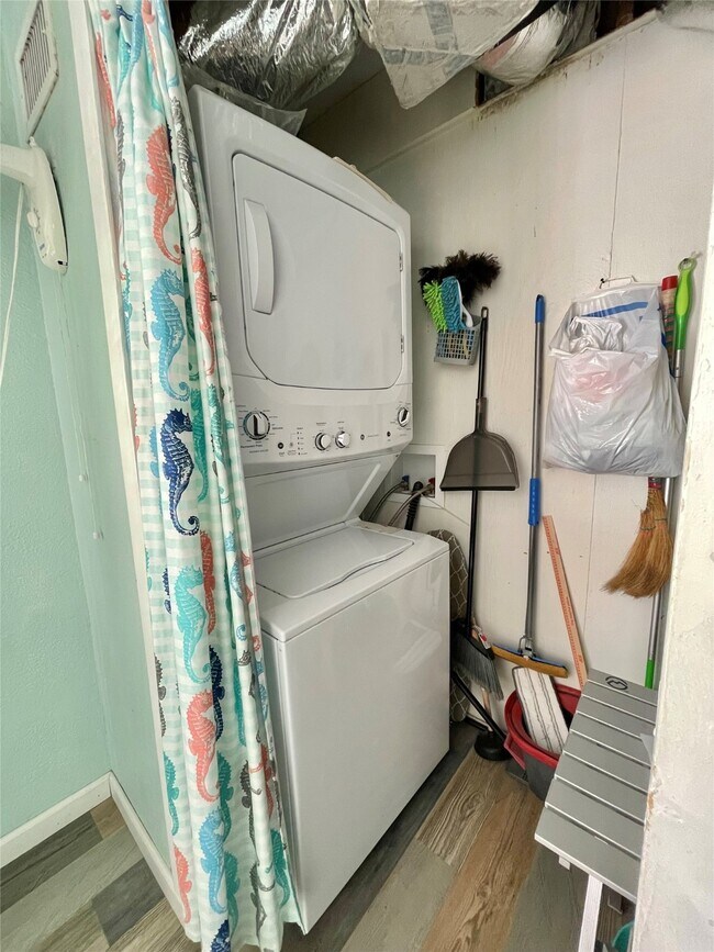 Building Photo - 308 Parkview Rd