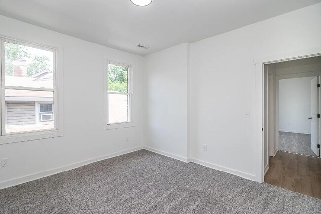 Building Photo - 2328 St James Ave