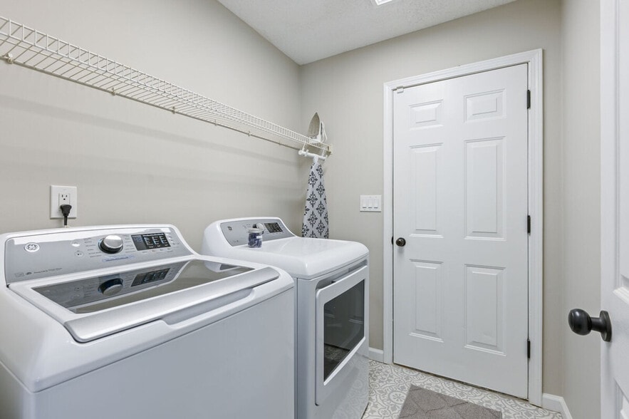 Building Photo - 13 Windfield Dr