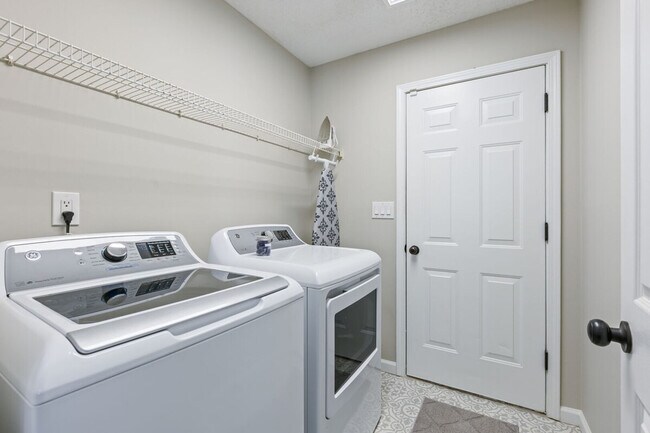 Building Photo - 13 Windfield Dr