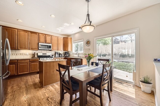 Building Photo - Walkability, Space, and Sunshine: 4Bd Home...
