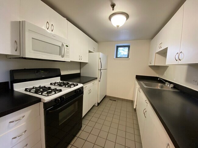 Building Photo - 71 Fulkerson St