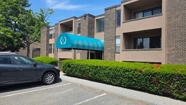 Building Photo - 48 Shrewsbury Green Dr