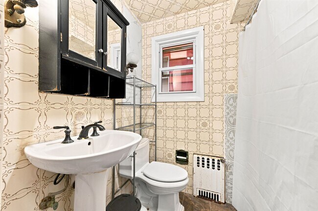 Building Photo - 129 W 28th St