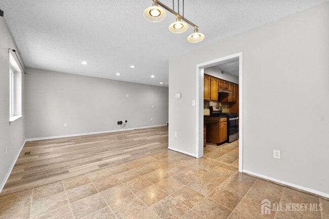 Building Photo - 151 Tennyson Dr